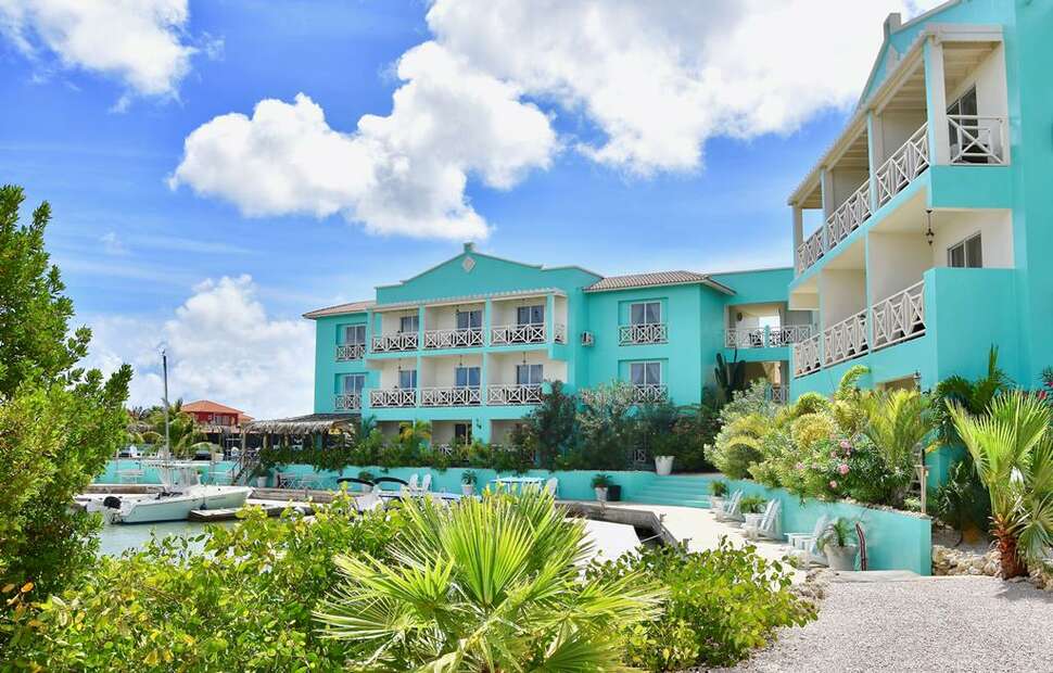 Een foto van de buitenkant van Ocean Breeze Boutique Hotel