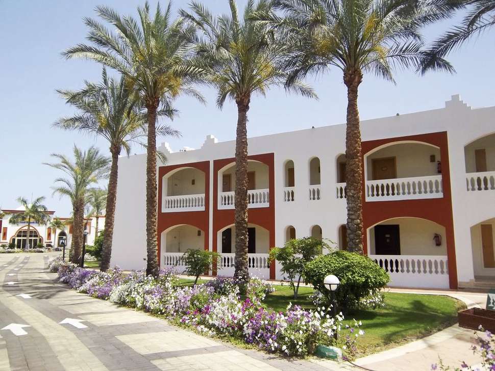 Een foto van de buitenkant van Sunrise Diamond Beach Resort