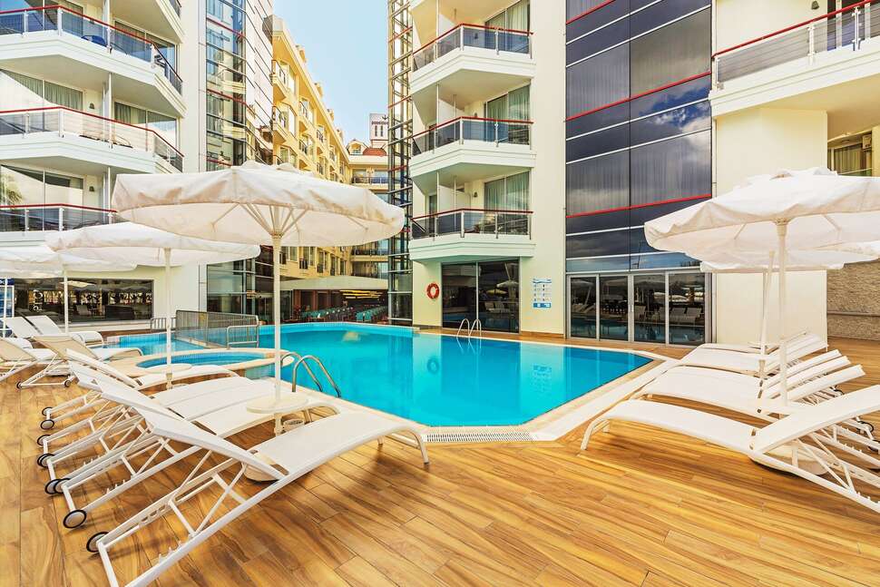 Een foto van het zwembad bij Poseidon Hotel