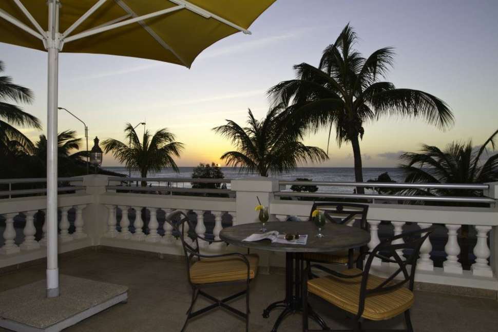 Een foto van het terras bij Amsterdam Manor Beach Resort