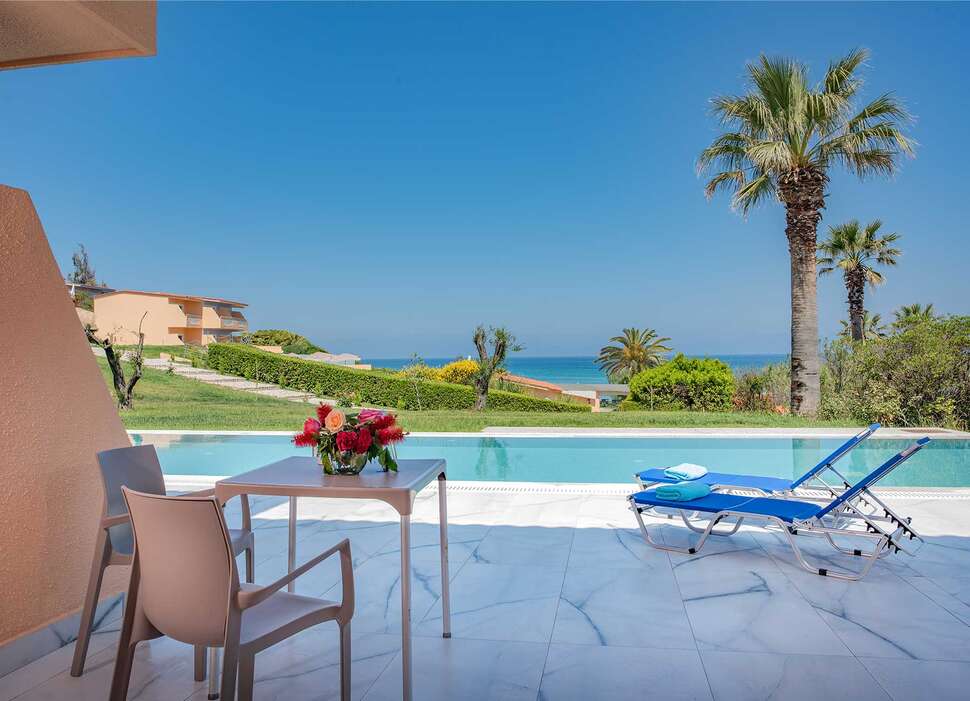 Ein Foto vom Pool im Hotel Ibiscus Corfu