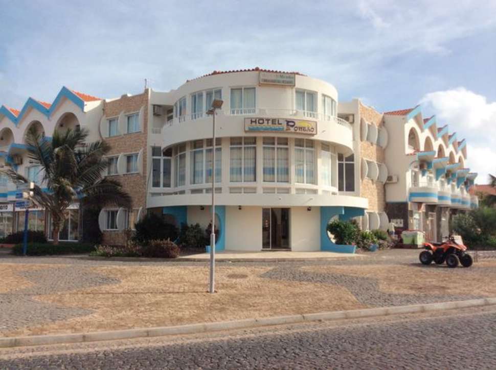 Een foto van de buitenkant van Hotel Pontao