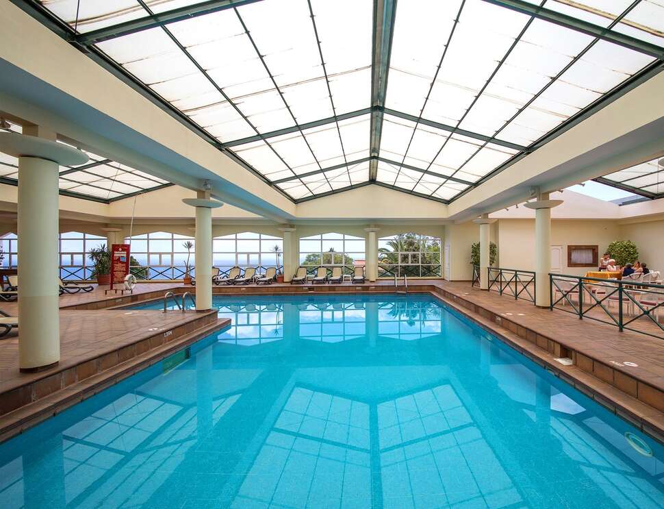 Een foto van het zwembad bij Garajau Madeira Hotel Ocean & Nature Appartementen