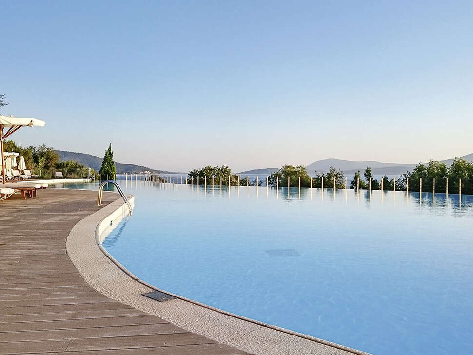 Ein Foto vom Pool im Ionian Blue