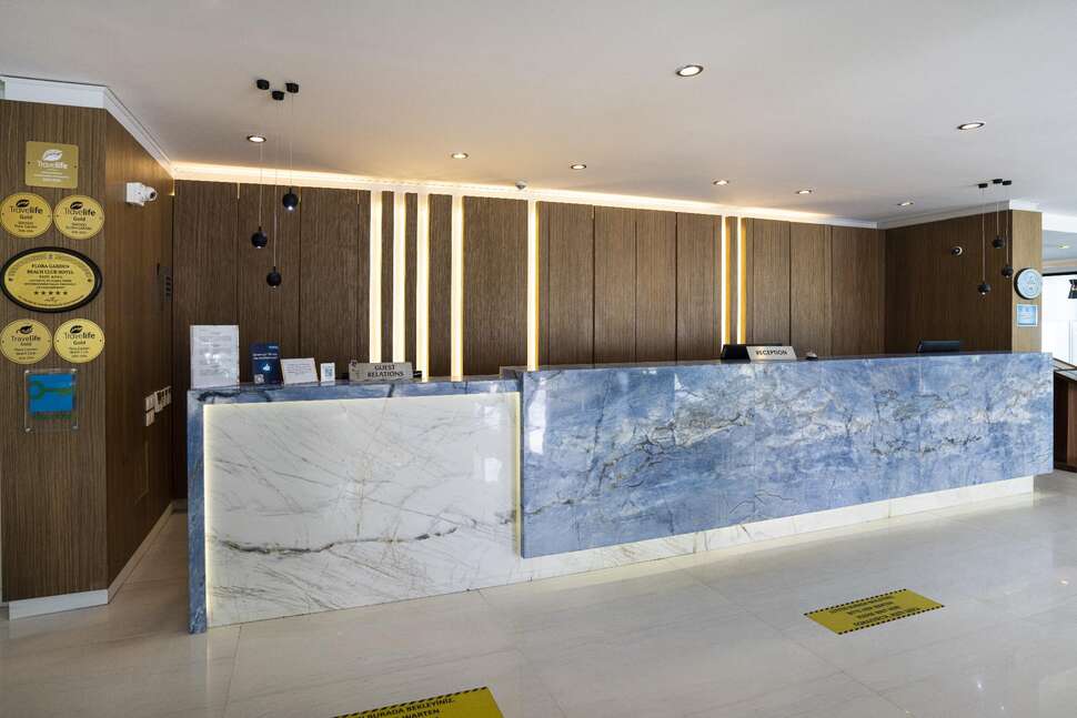 Een foto van het interieur van Flora Garden Beach Hotel