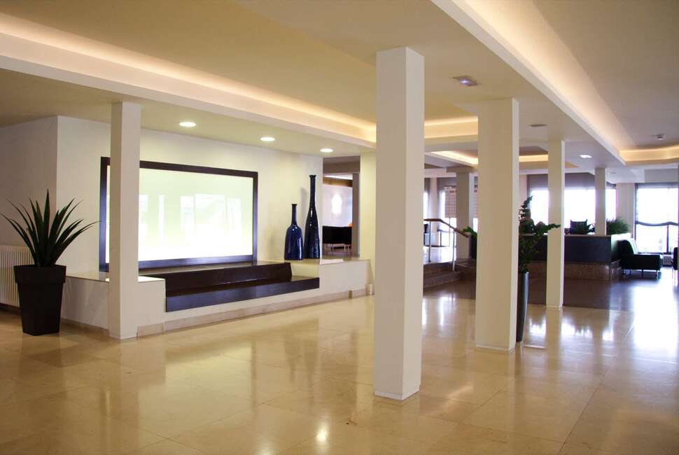 Een foto van het interieur van Hotel Garbi Park