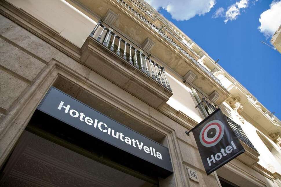 Een foto van de buitenkant van Hotel Ciutat Vella