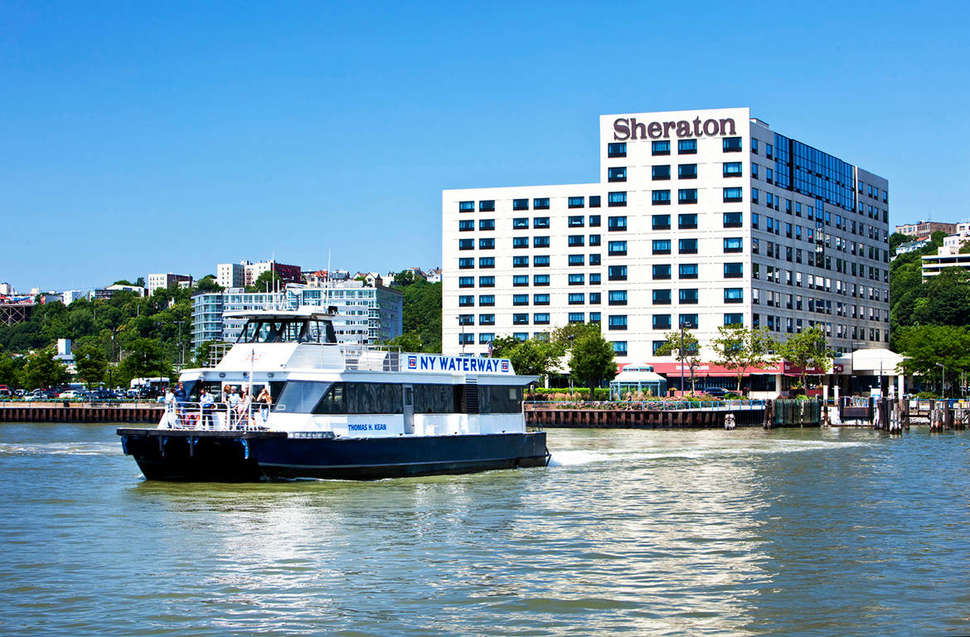 Een foto van de buitenkant van Sheraton Lincoln Harbor Hotel