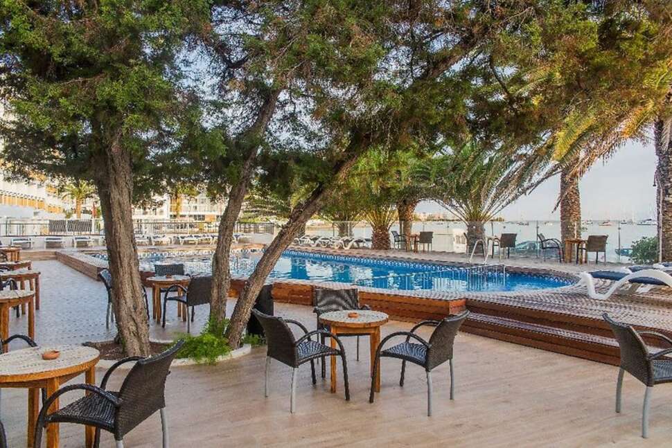 Ein Foto vom Pool im Hotel Tagomago