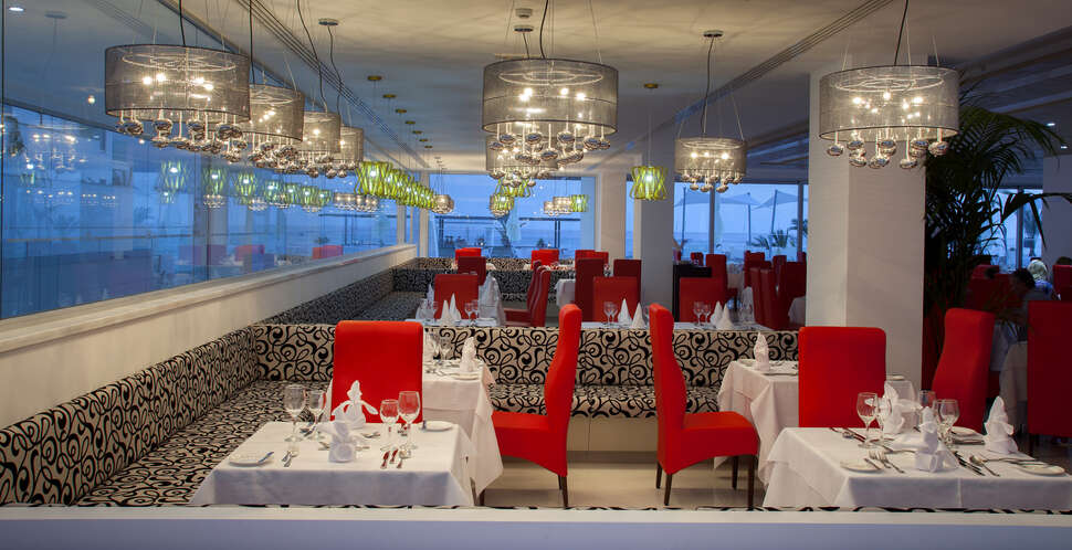 Ein Foto von den Einrichtungen im The King Evelthon Beach Hotel & Resort