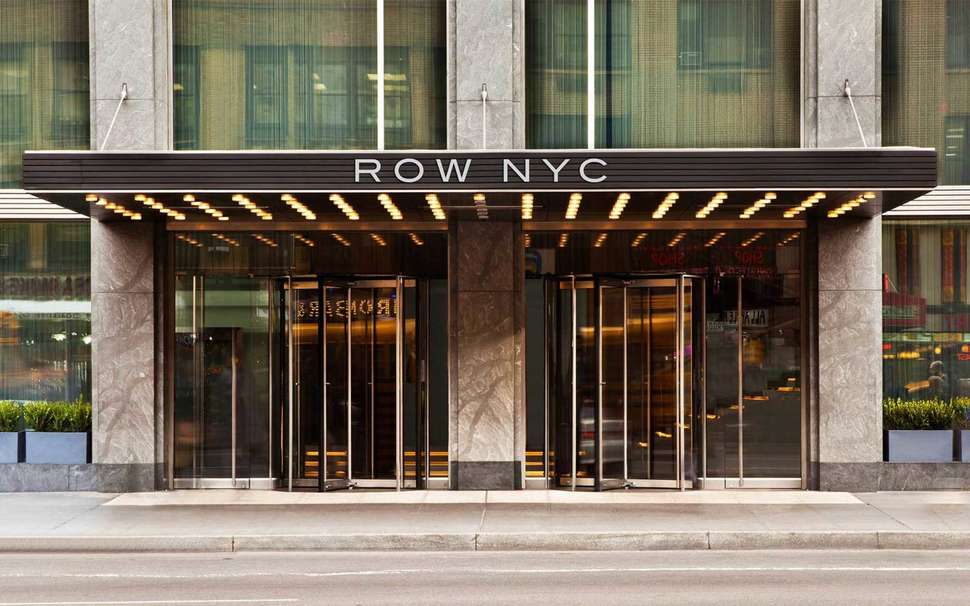 Een foto van de buitenkant van Row NYC