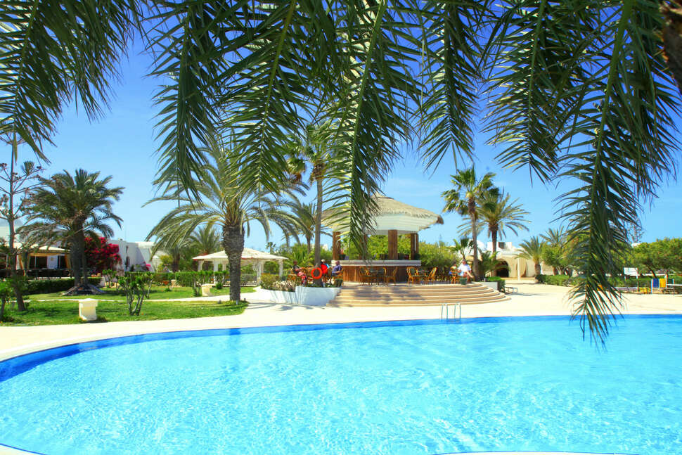 Een foto van het zwembad bij Djerba Plaza Thalasso & Spa
