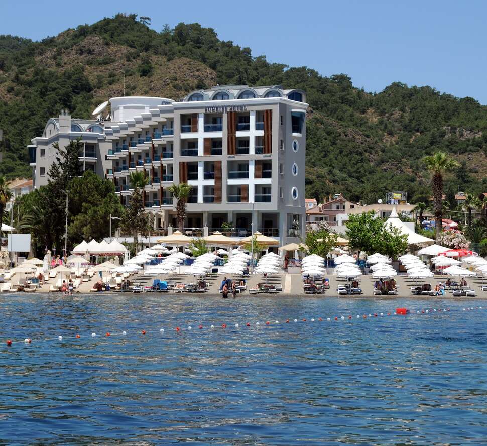 Ein Foto von der Außenansicht des Sunrise Hotel
