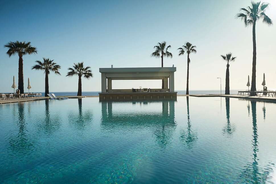 Ein Foto vom Pool im Sunrise Jade Hotel