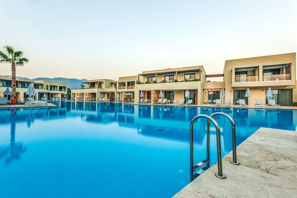 Een foto van het zwembad bij Hotel Astir Odysseus