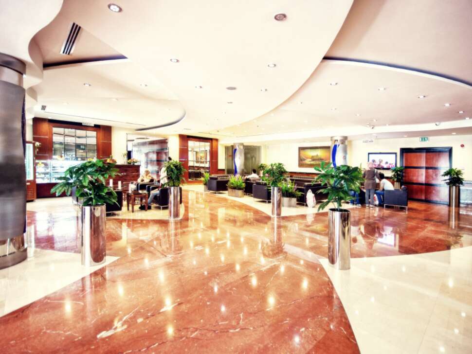 Een foto van het interieur van Grand Central Hotel Dubai