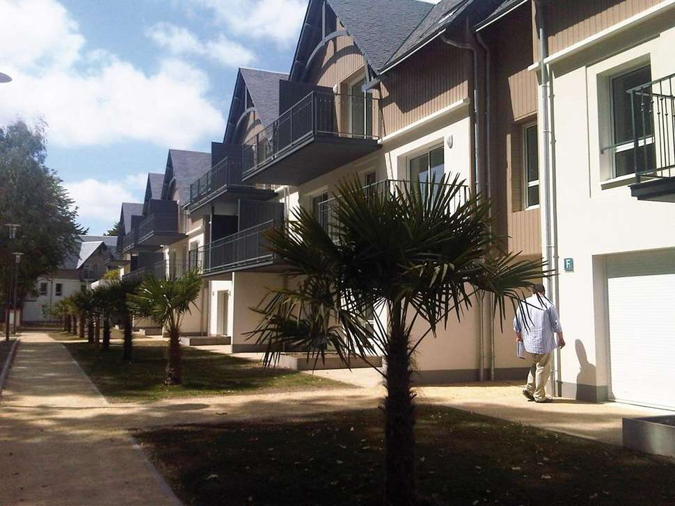 Een foto van de buitenkant van Lagrange Les Jardins d'Arvor