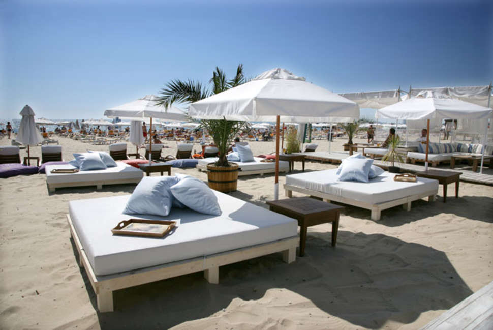 Een foto van het strand bij DIT Majestic Beach Resort