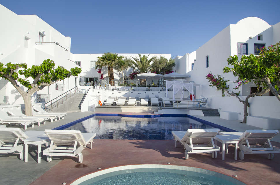 Een foto van het zwembad bij RK Beach Hotel