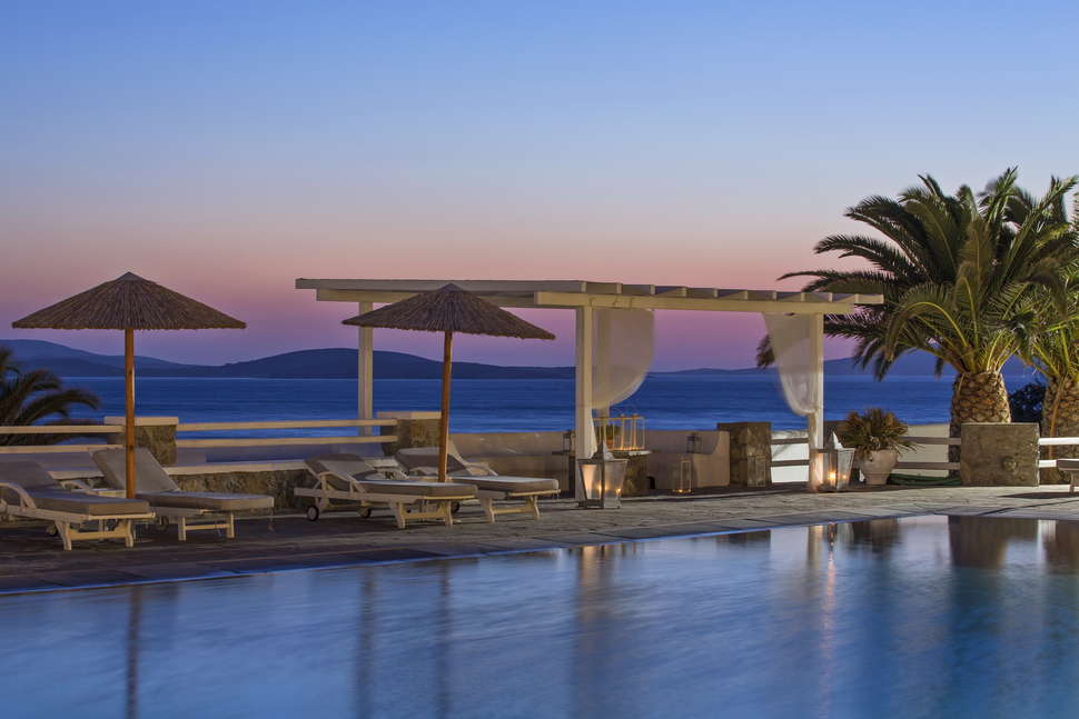 Een foto van het zwembad bij Manoulas Mykonos Beach Resort