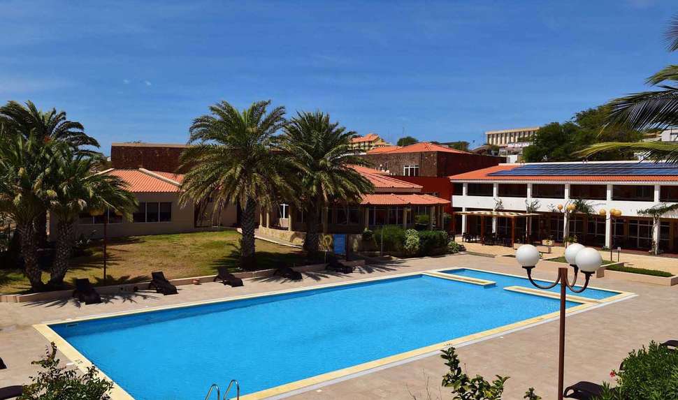 Een foto van het zwembad bij Pestana Tropico