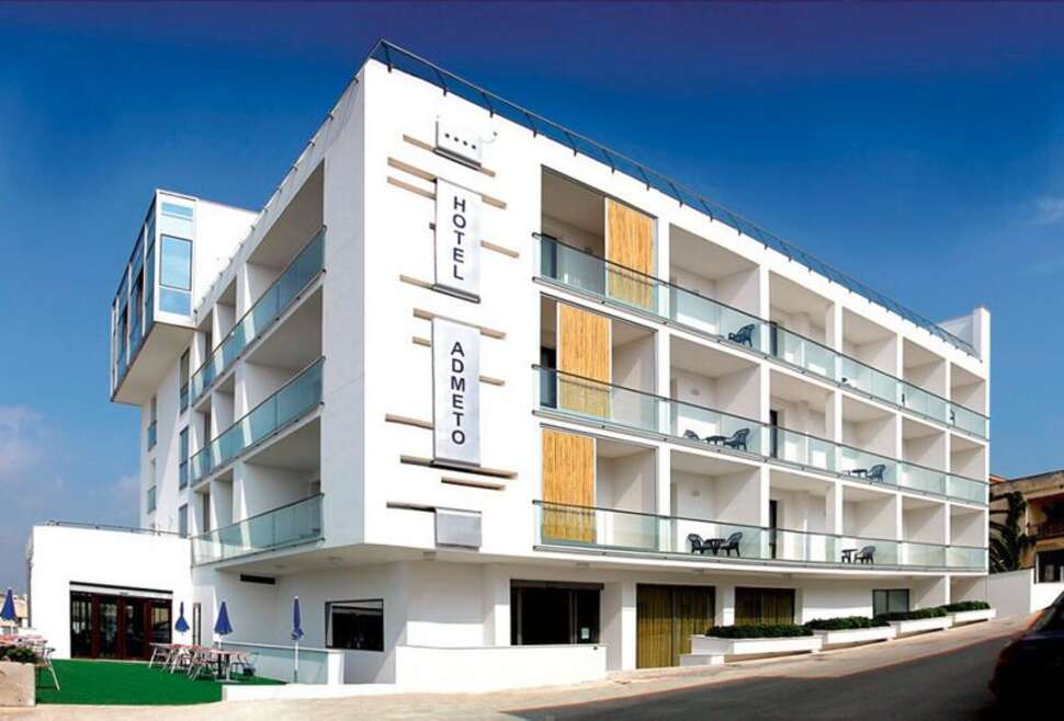 Een foto van de buitenkant van Hotel Admeto