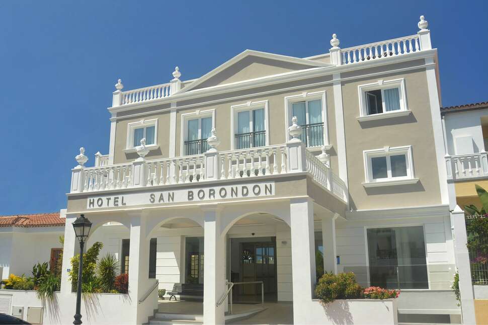 Een foto van de buitenkant van Hotel San Borondon
