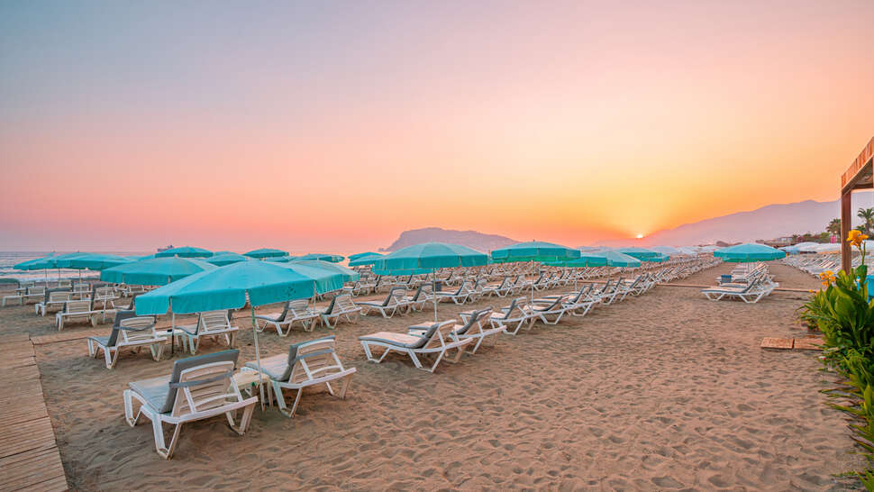 Een foto van het strand bij Avena Resort Hotel