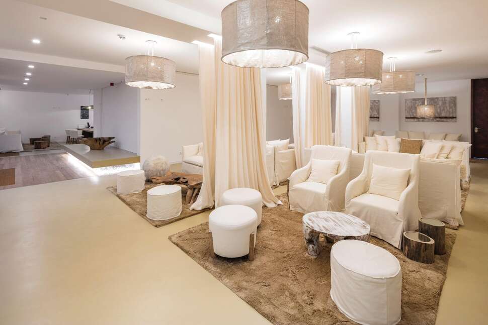 Een foto van het interieur van Lagos Avenida Hotel
