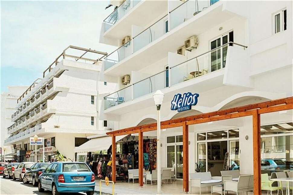 Een foto van de buitenkant van Santa Maria City Hotel