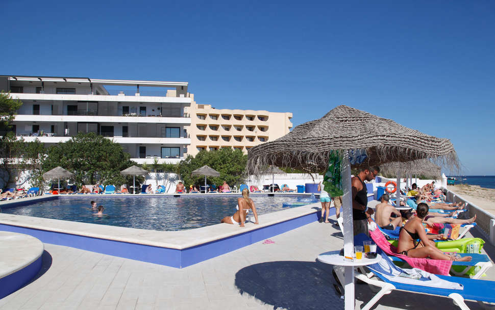 Een foto van het zwembad bij azuLine Hotel Mar Amantis I & II