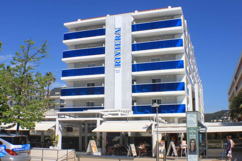Ein Foto von der Außenansicht des Hotel Riviera