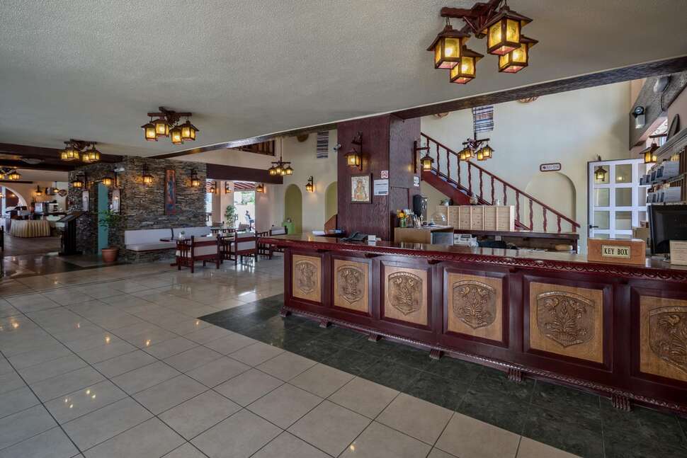 Een foto van het interieur van Lefkoniko Beach Hotel