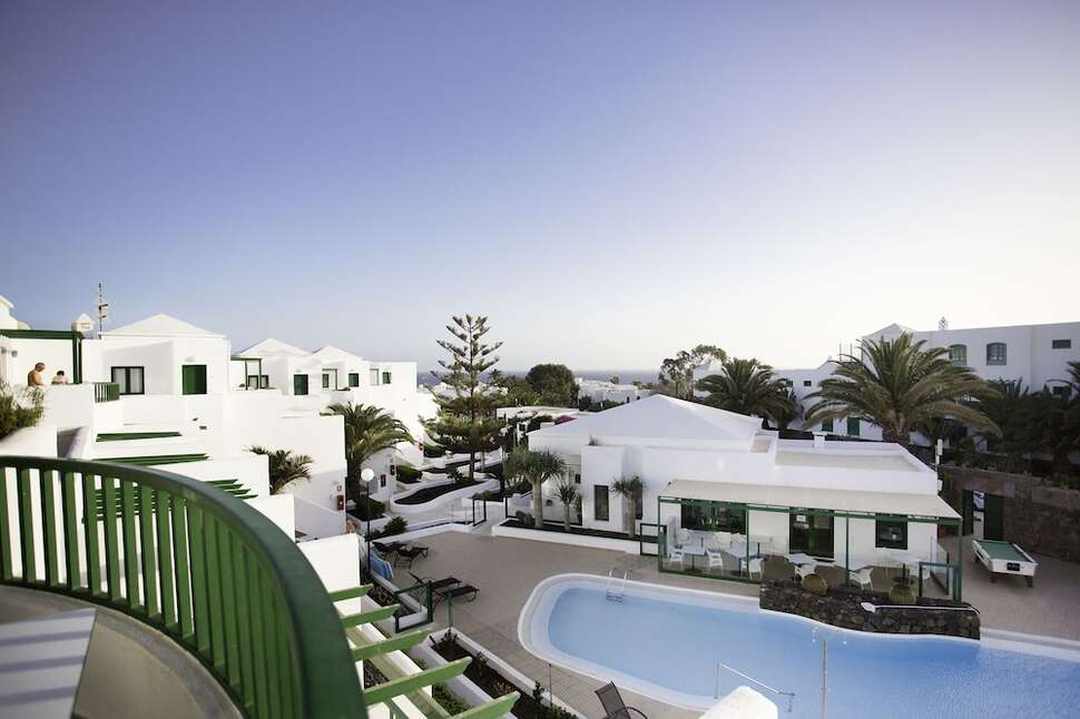 Ein Foto von der Außenansicht des El Guarapo Apartments