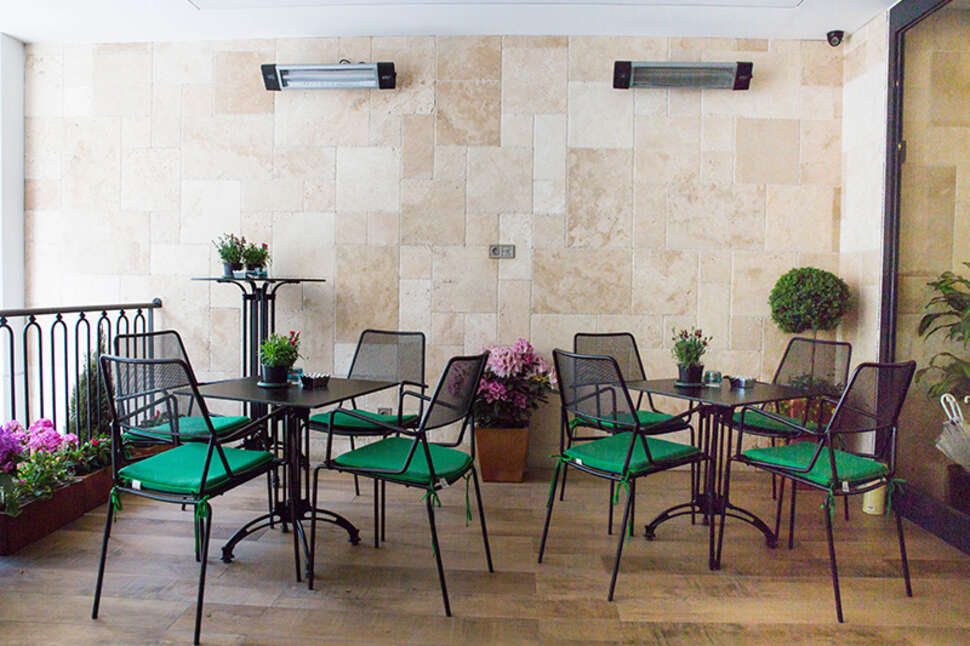 Een foto van The White Orient Hotel