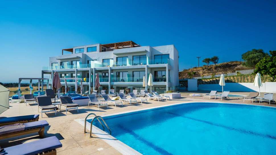 Een foto van het zwembad bij Harmony Crest Resort & Spa