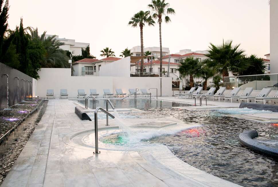 Ein Foto vom Pool im The King Jason Paphos