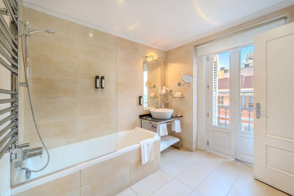 Een foto van ITC Infantas by Soho Boutique