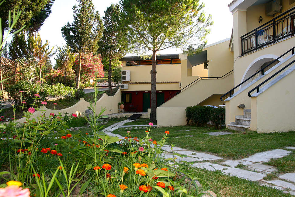 Een foto van de buitenkant van Mediterranean Blue Resort