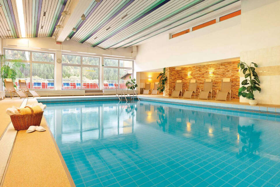 Een foto van het zwembad bij Aparthotel Kleinwalsertal