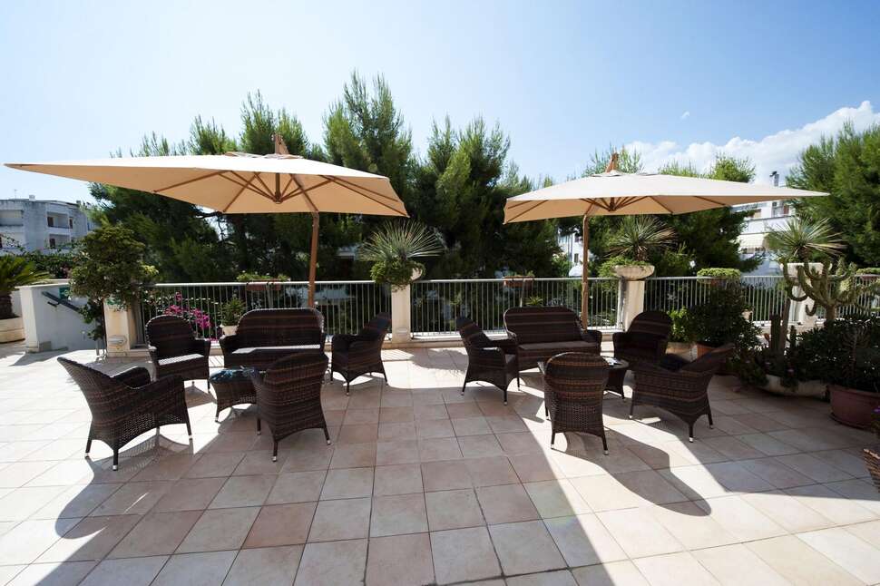 Een foto van het terras bij Hotel Degli Aranci Vieste
