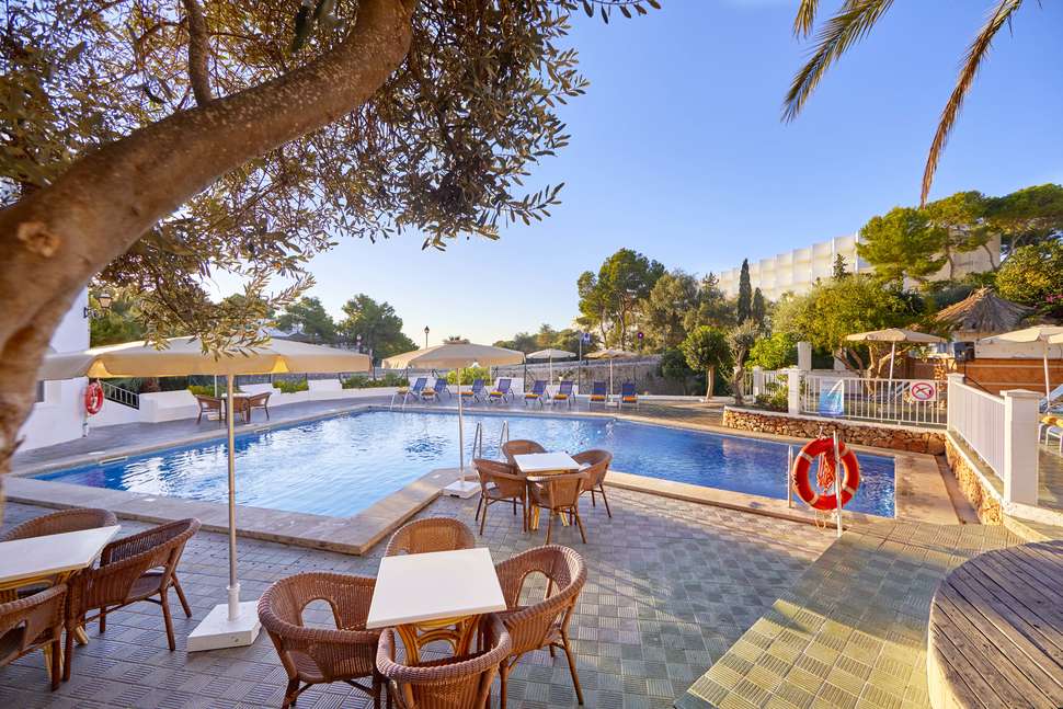 Een foto van het zwembad bij Gavimar Cala Gran Costa del Sur Hotel & Resort