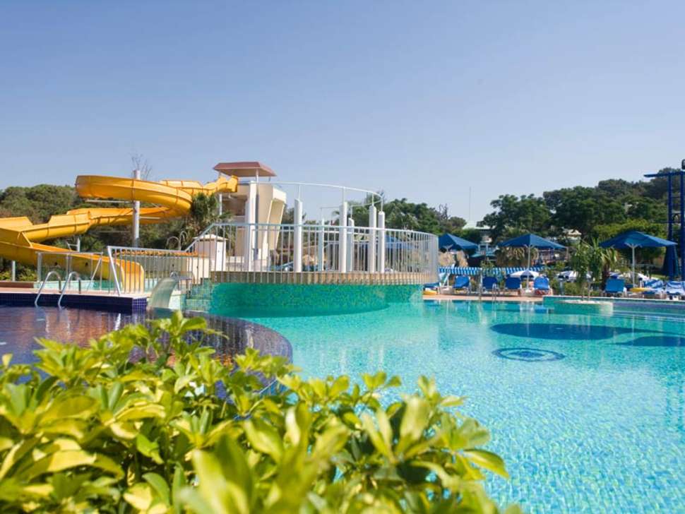 Een foto van het zwembad bij Robinson Club Pamfilya