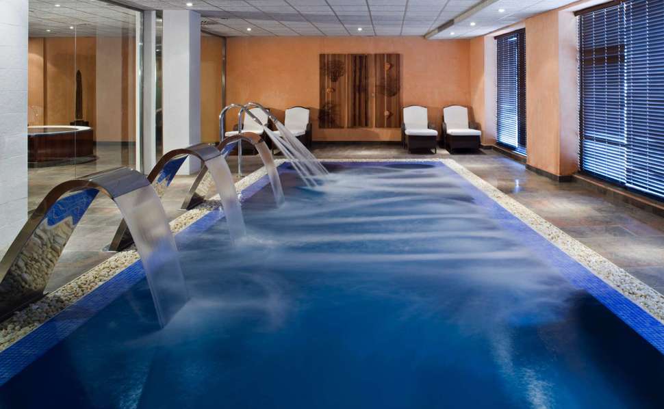 Een foto van het zwembad bij Barcelo Costa Ballena Golf & Spa