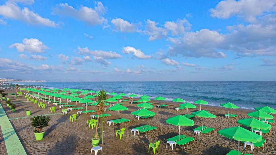 Een foto van het strand bij Rethymno Village