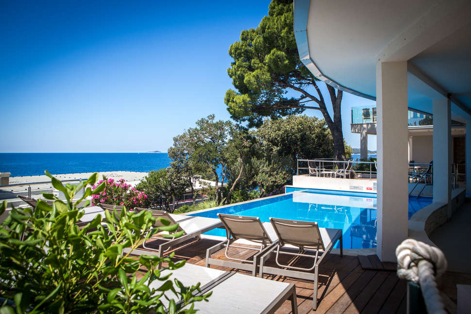 Ein Foto vom Pool im Hotel Royal Neptun