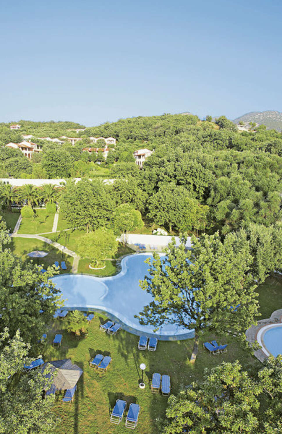 Een foto van het zwembad bij Century Resort Corfu