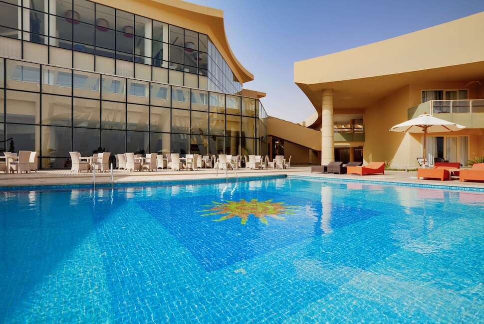 Een foto van het zwembad bij Barcelo Tiran Sharm
