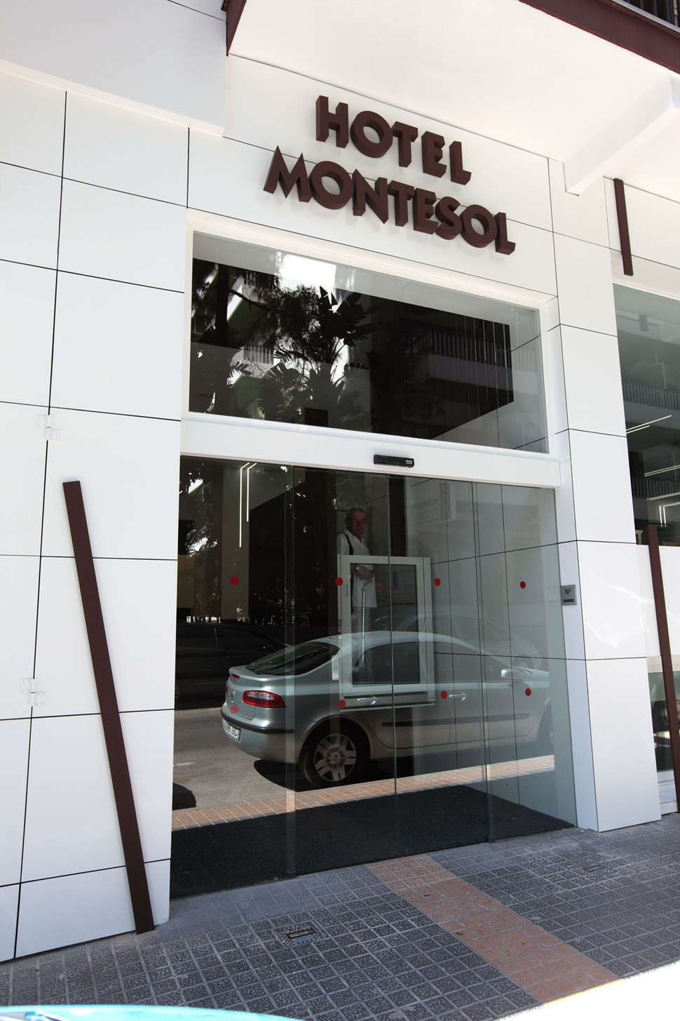 Een foto van de buitenkant van Hotel Montesol Benidorm