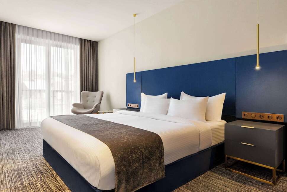 Een foto van Ramada by Wyndham Tbilisi Old City